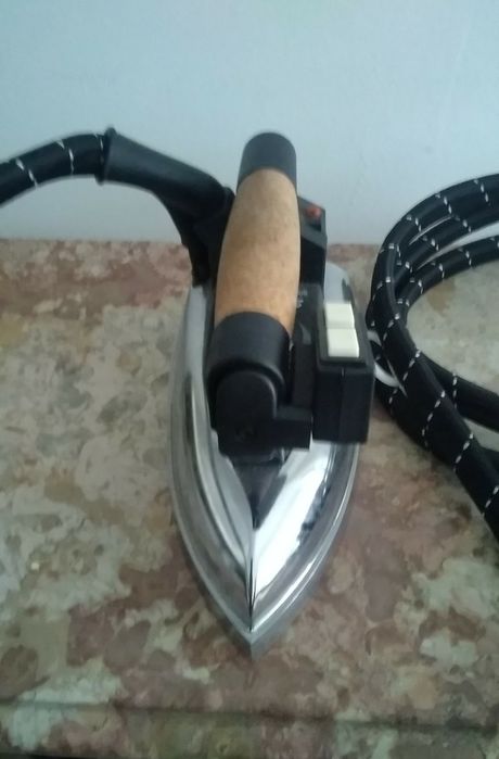 Ferro de engomar com caldeira