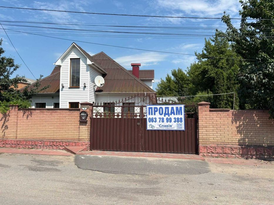 Продаж 2 поверхового будинку з мансардою і ділянкою  м. Тульчин