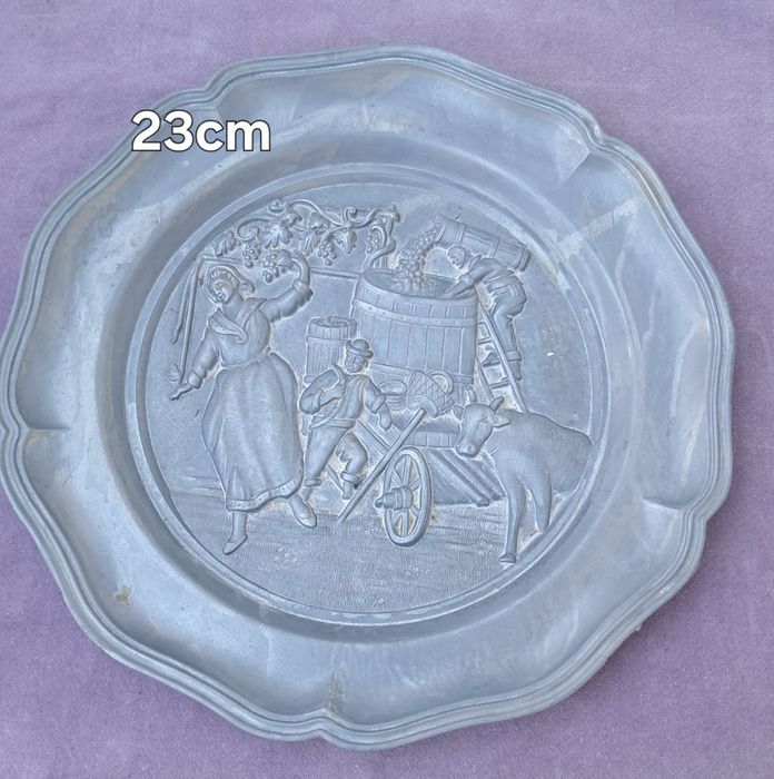 Decorative Plates424729859977400321