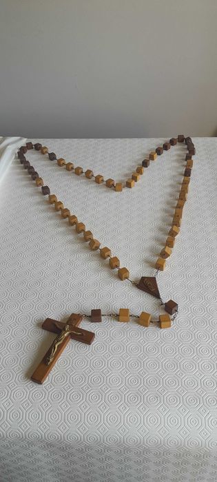 Terço Decorativo em Madeira