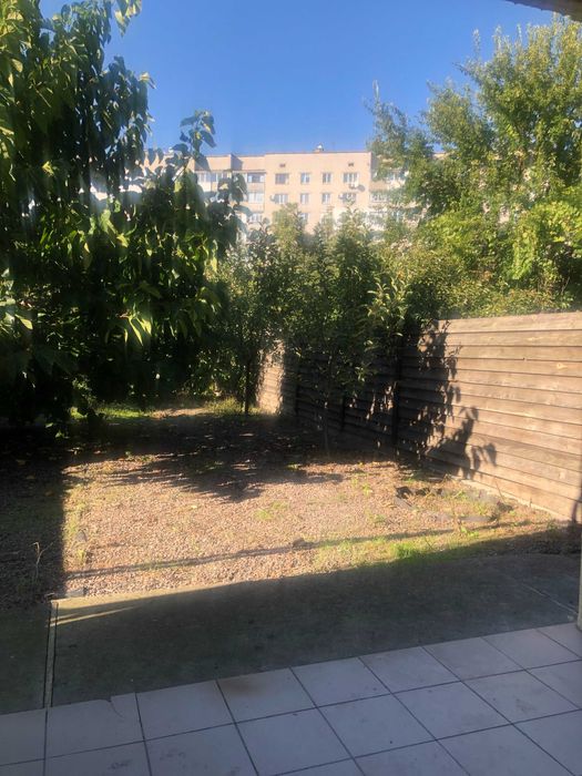 Продається окремо розташована 2-поверхова будівля під будь-який вид діяльності 177,5 м2