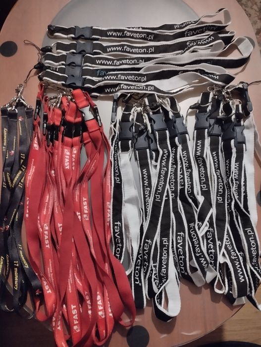 32 smycze na klucze itp okazja