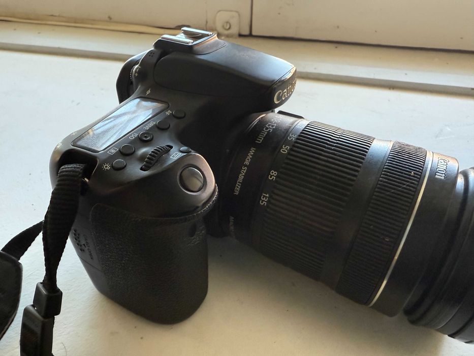 2 Items Canon 70D DLSR - Objectiva EFS 18-135mm