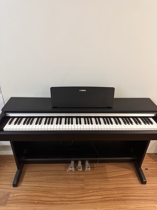 Piano Yamaha ydp 142 b arius + banco