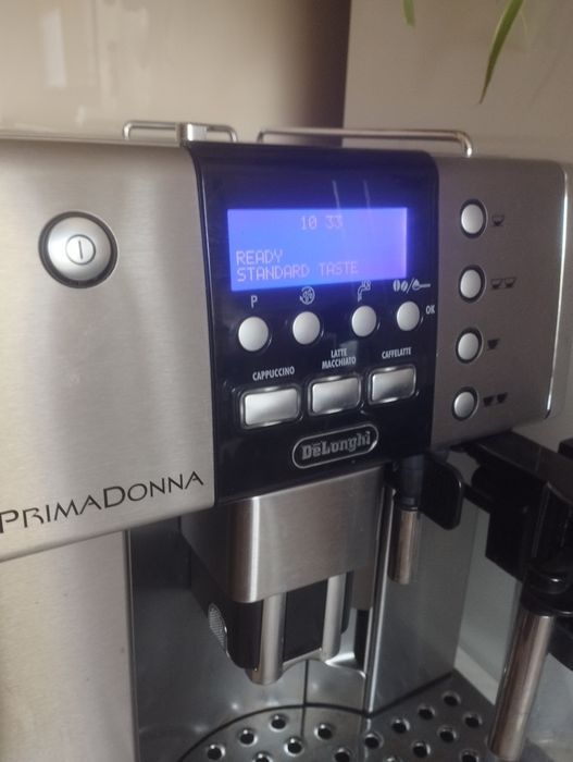 Продам кавоварку делонгі