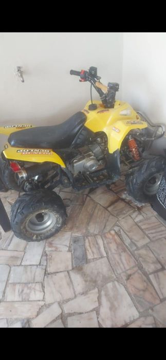 Moto de quatro rodas