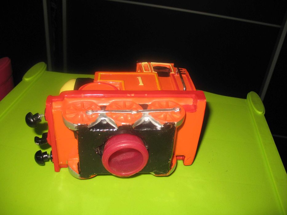 Mealheiro em forma de comboio