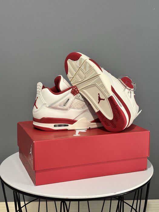Air Jordan 4 Retro "Valentine's Day"