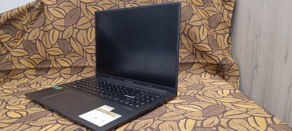Laptop Asus vivobook 16