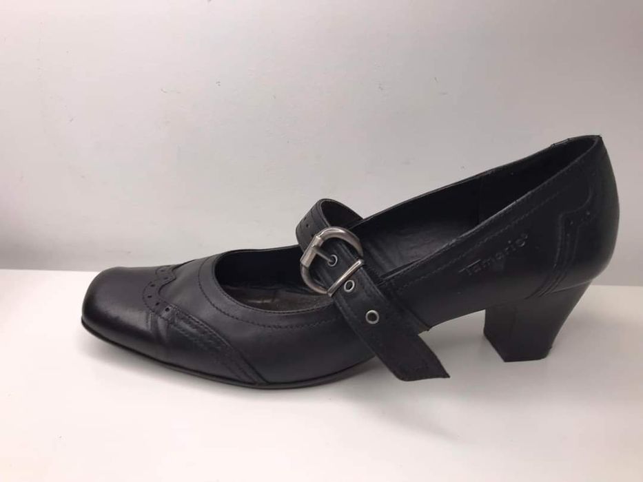 Czółenka skórzane Tamaris  Rozmiar 40 Pasek