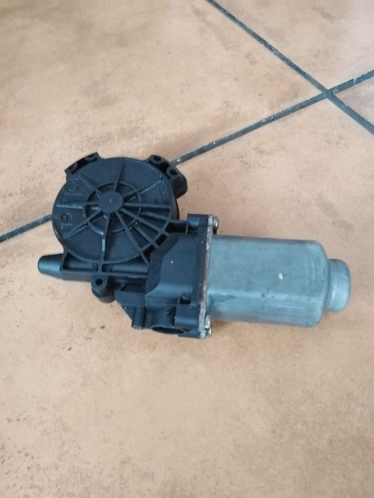 Várias unidades megas 2430406985832867841