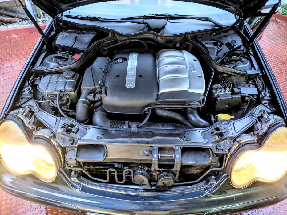 Mercedes-Benz C 220 CDI de 2001 com caixa automática
