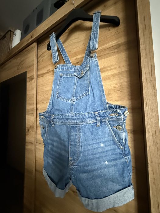 Spodenki ogrodniczki jeansowe bershka