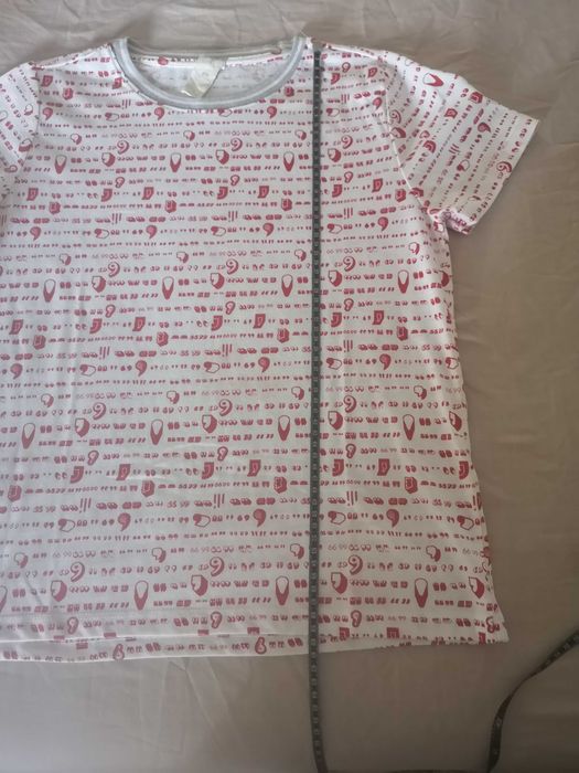 T-shirt com símbolo "" em vermelho da Mo, tamanho L