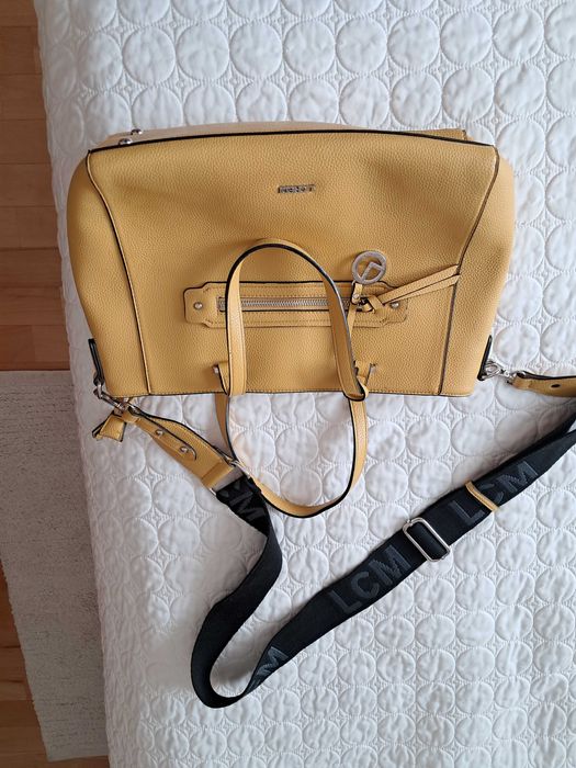 Duża torebka  firmy LCredi w pięknym żółtym kolorze