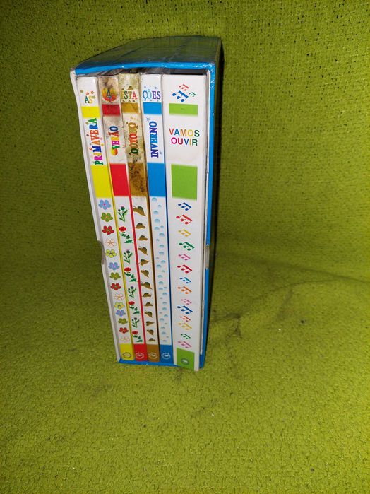 Vários livros para crianças