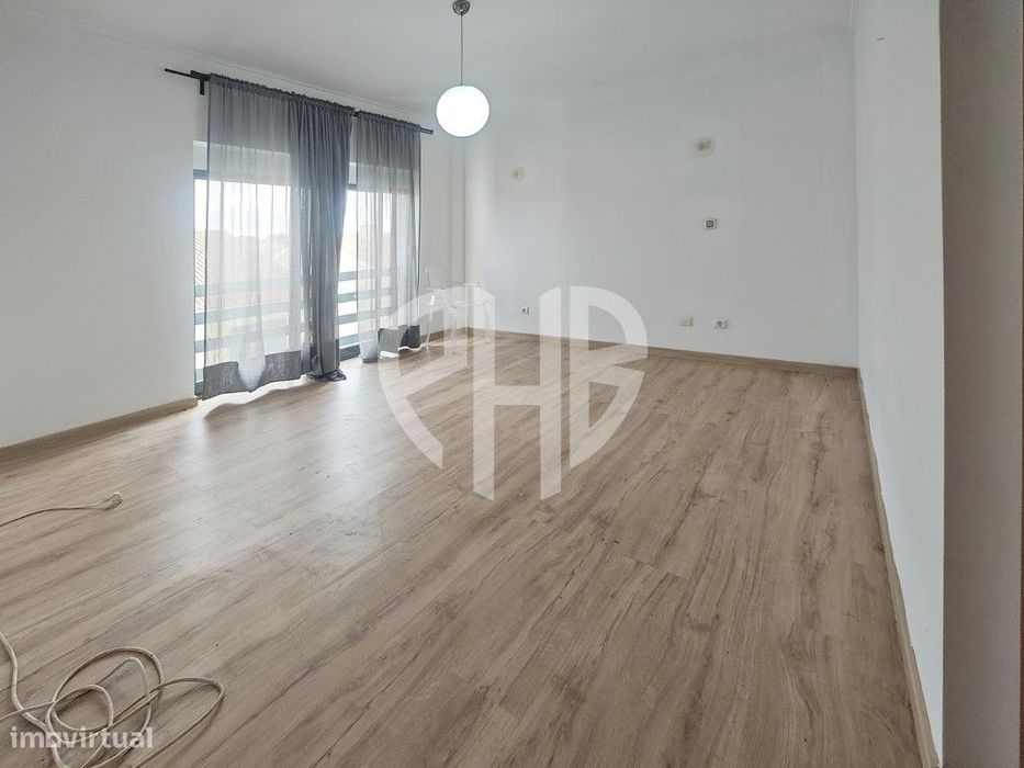 Apartamento T3 para Arrendamento em Fernão Ferro | Avenida dos Redo...