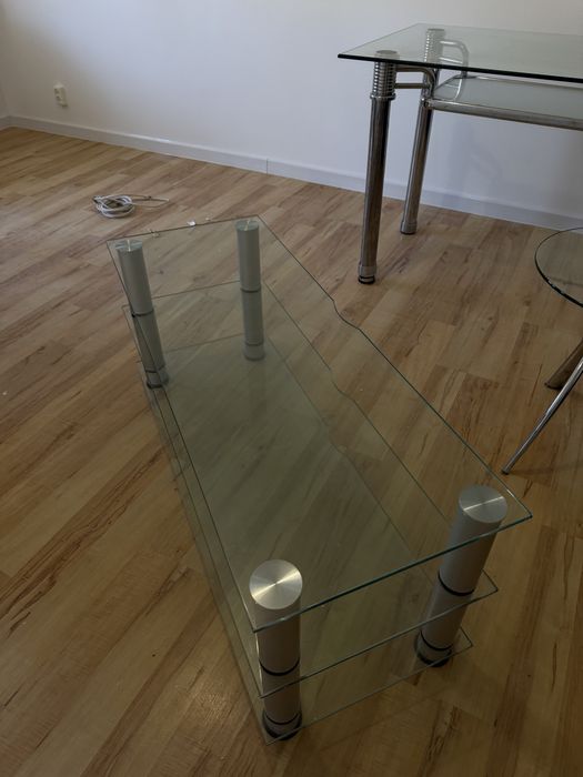 Szklany stolik pod Tv