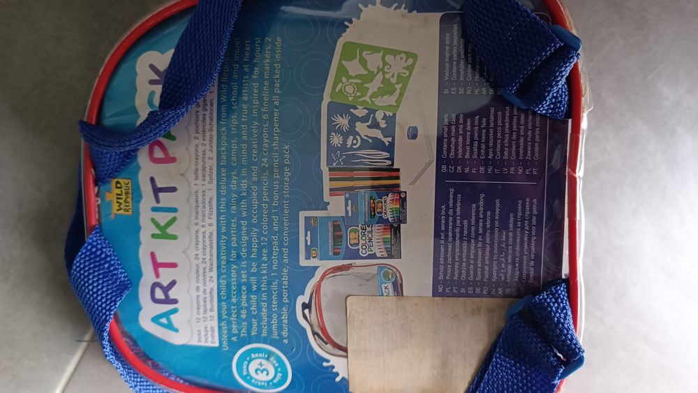 Mochila com material escolar