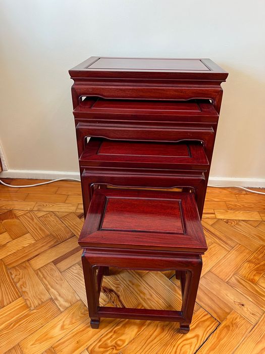 Conjunto de 4 mesas mãe de apoio de madeira