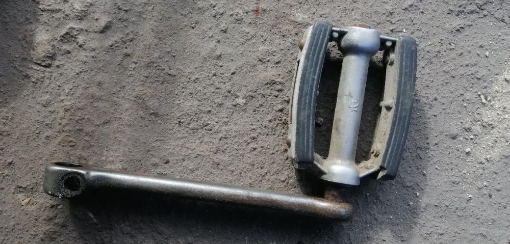 педаль на велосипед левая