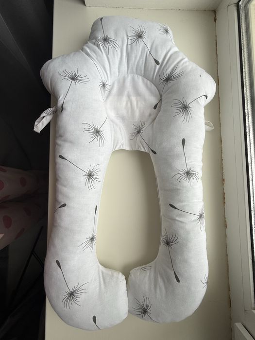 Подушка кокон для новонароджених