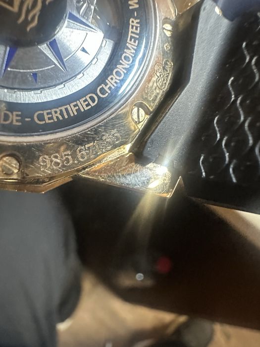 Золотые часы CORUM