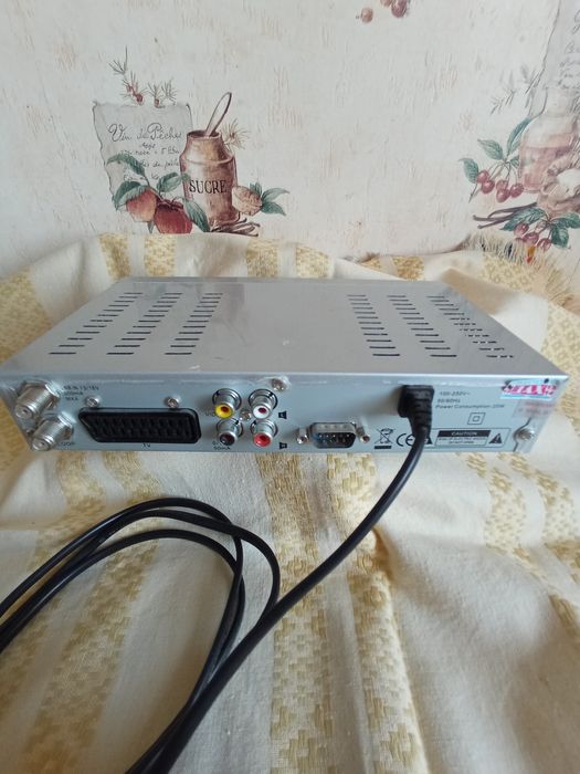 Продаю тюнер для прийому  програм  супутникового ТБ