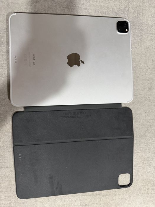 Apple iPad Pro 4ª Gen - M2 128GB - Versao Celular + Capa Teclado