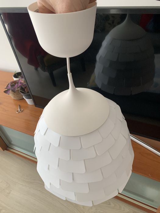 Candeeiro de cor branca para teto