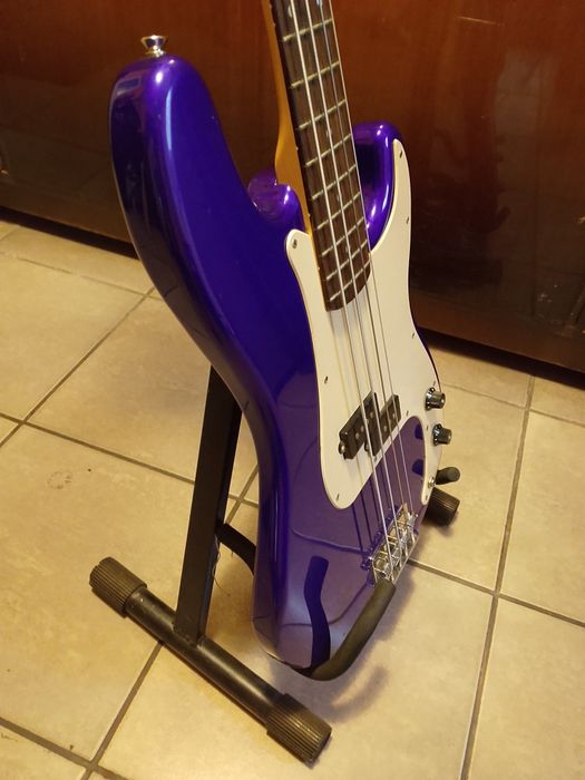 Gitara basowa Squier