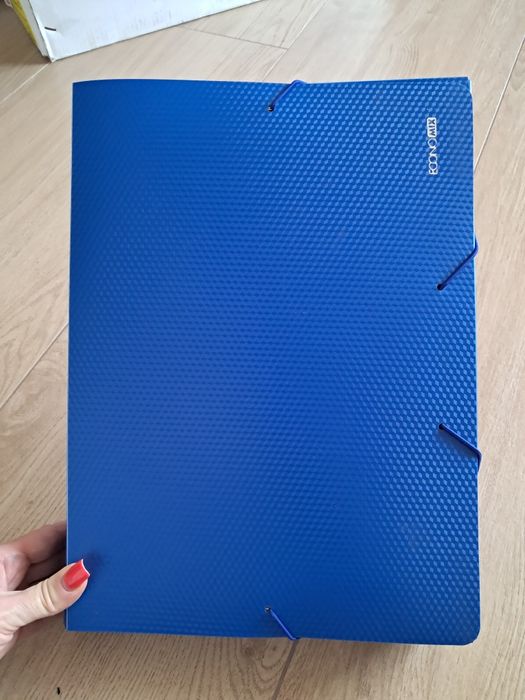 Віддам папку-бокс на резинці