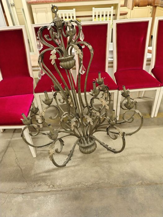 Pałacowy piękny żyrandol