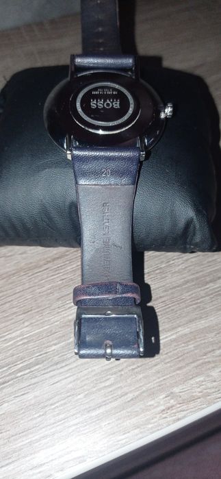 Часы Hugo Boss женские с камнями Сваровски