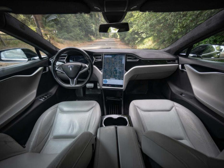 Tesla Model S P85D      2014
