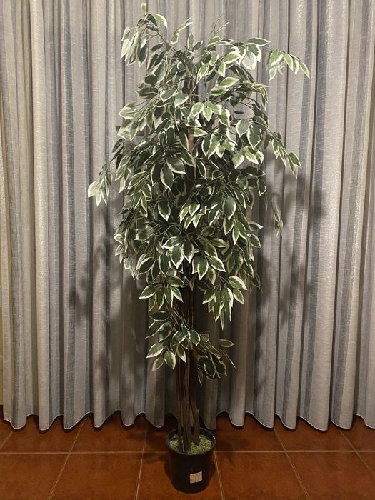 Vendo vaso de folhas artificiais