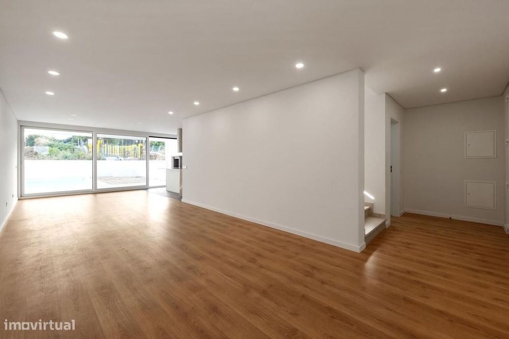 Moradia Geminada T3 com piscina, Quinta da Amizade, Setubal