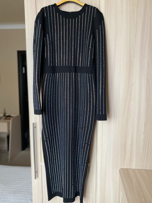 Сукня з камінцями