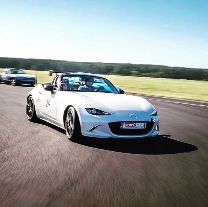 Wynajem Kabriolet samochód do ślubu Mazda MX-5 roadster cabrio