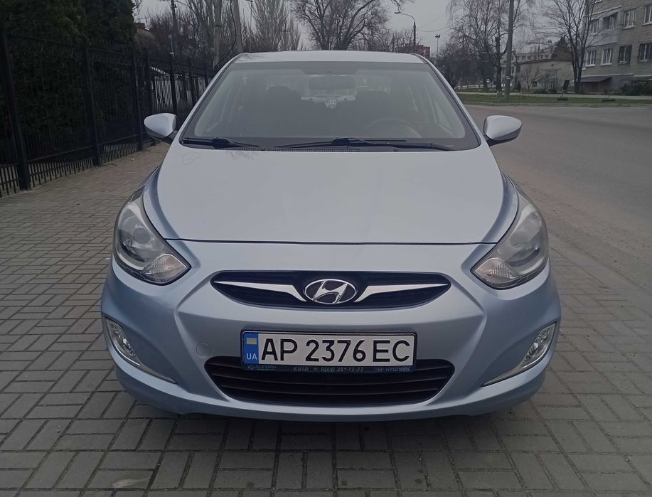 Отличный HYUNDAI Accent 1.4 газ/бензин 2012 года