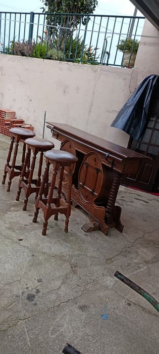 Balcão em Madeira Maciça com 3 Bancos