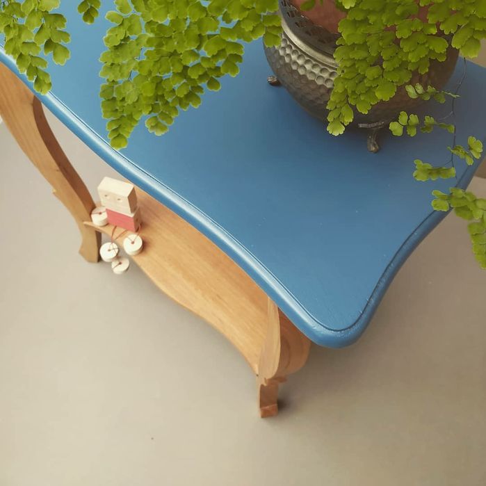 Mesa de apoio em madeira maciça, restaurada