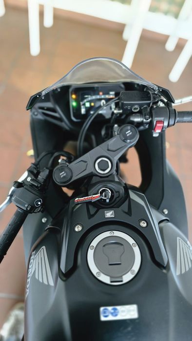 Honda cbr 650R preta