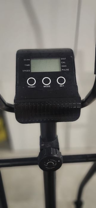 Elliptical Machine and Pull-Up Bar505772102103879681