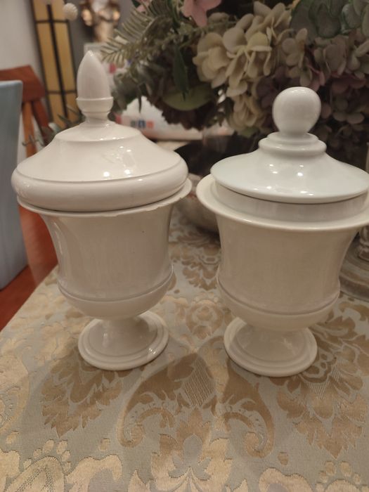 Pote antigo de cerâmica