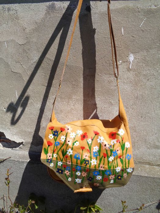 Artystyczna torebka skórzana z polnymi kwiatami.  Handmade