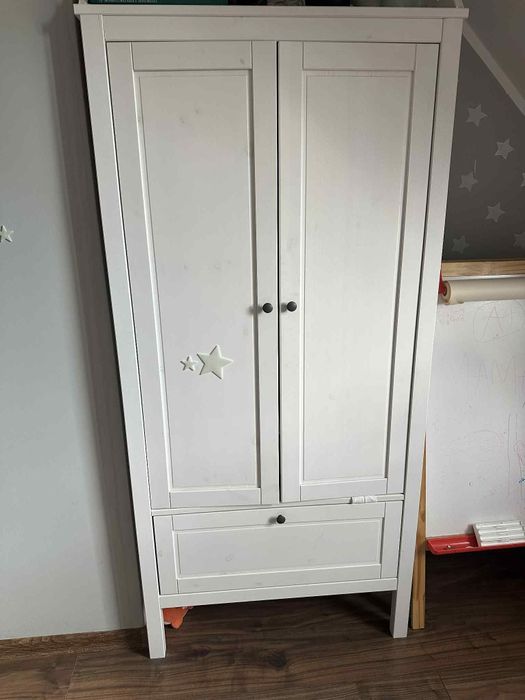 Sprzedam meble dla dziecka komoda szafa i łóżeczko