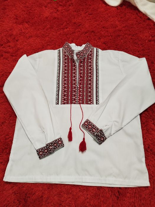 Святкова вишиванка для хлопчика, р. 140 (стан нової)