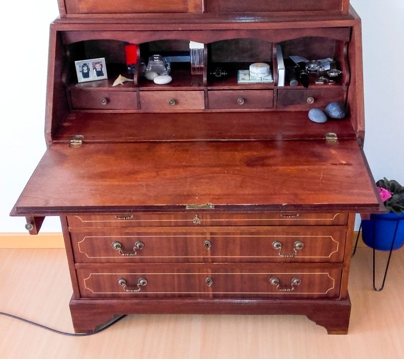 Escrivaninha clássica