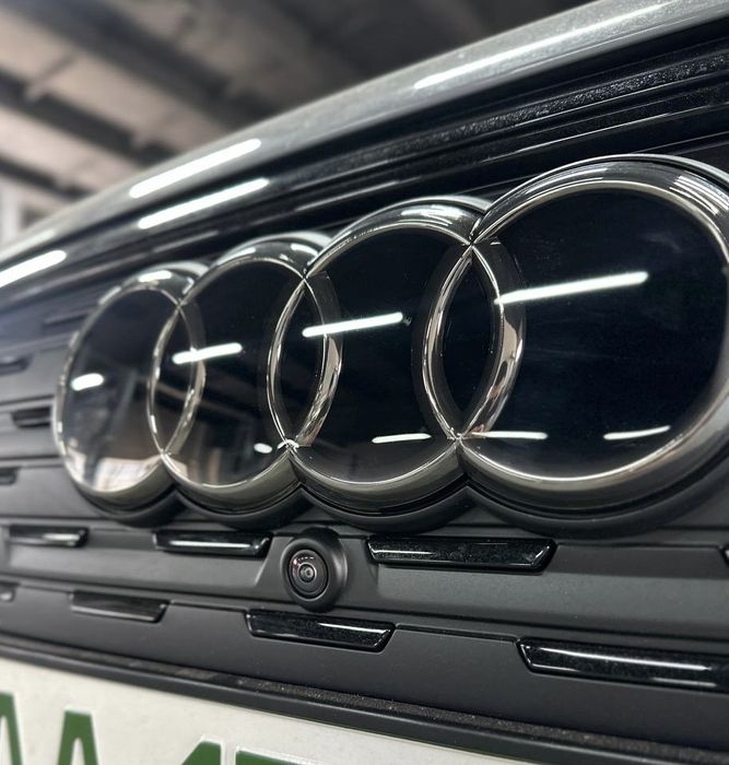 Круговий огляд Audi Q4 круговой обзор